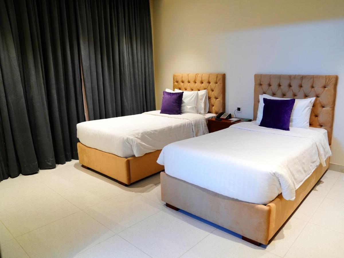 Indigo Heights Hotel & Suites Lahore Exterior photo
